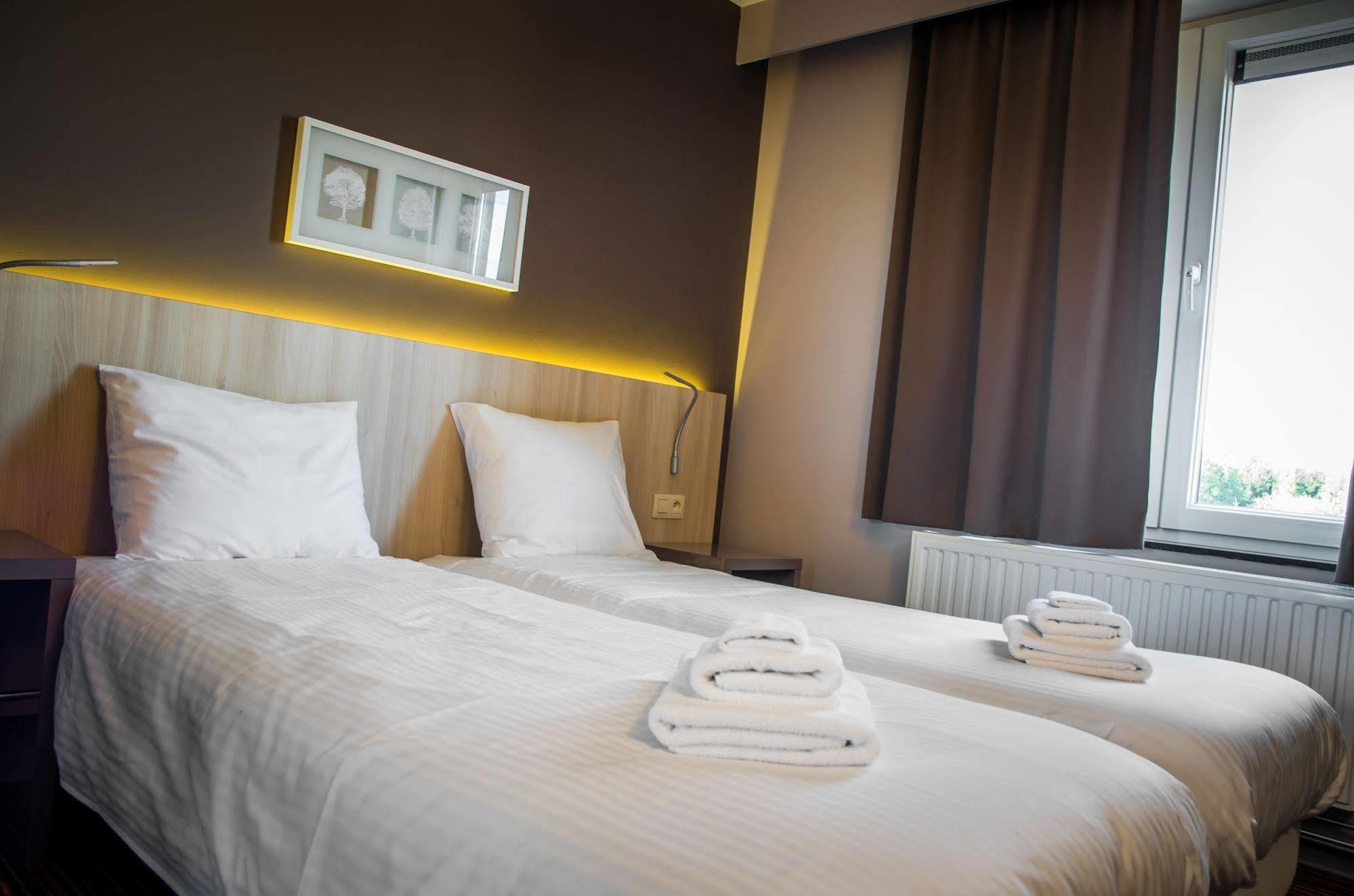 Hotel Les 100 Ciels Saint-Hubert Zewnętrze zdjęcie